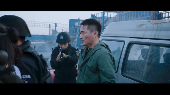 最新警匪动作大片:缉毒警激战悍匪抓捕女毒枭,枪战打斗异常火爆